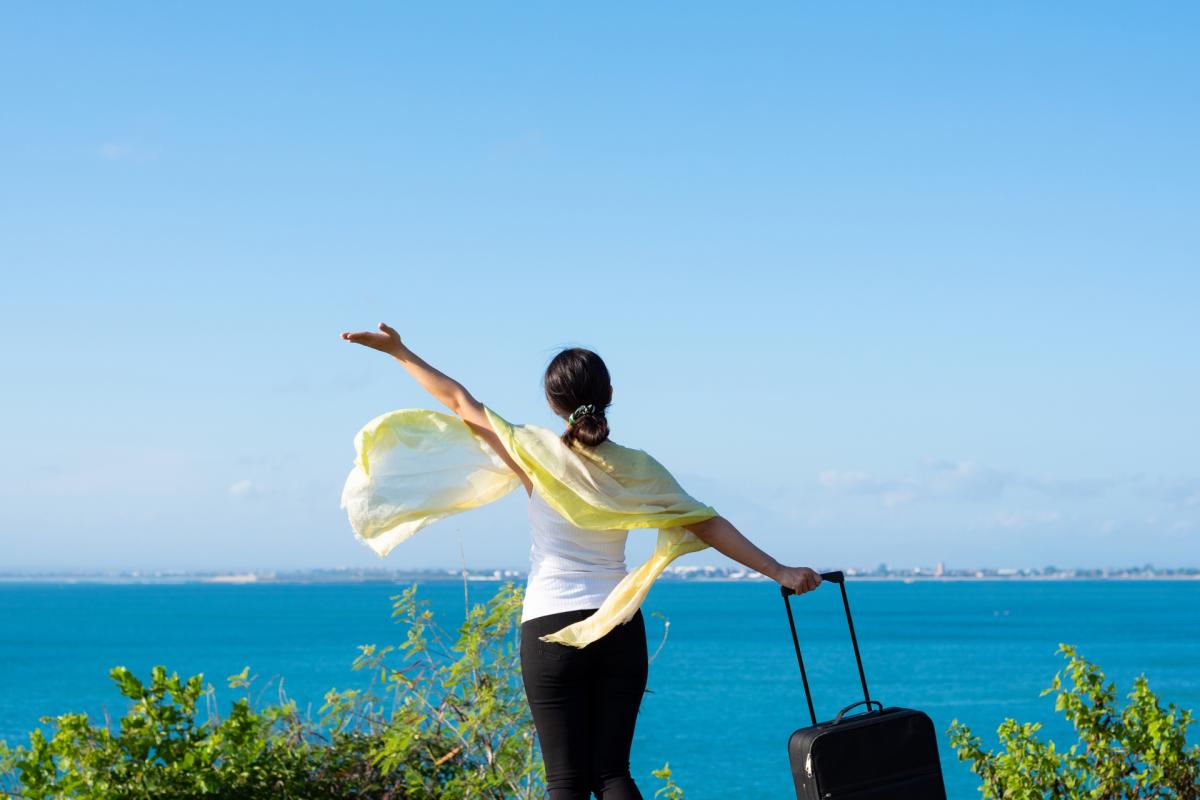 夏旅をもっと身軽に、もっと楽しく!旅行で大活躍する優秀ミニ財布&ポーチ特集